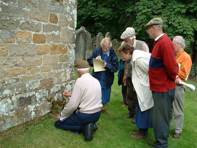 Don pointing out lichens